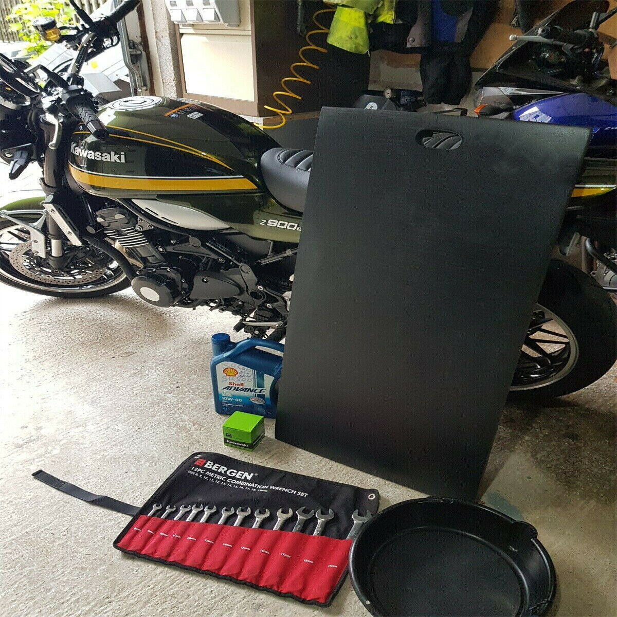 Mechanics Work Mat. Lite Weight 500mm X 32mm Thick. Waterproof  Thermal.